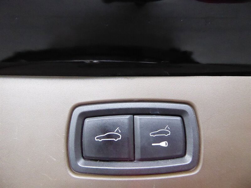 Used 2015 Porsche Cayenne Turbo image 34