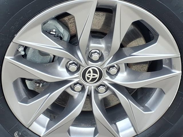 Used 2021 Toyota Sienna LE w/ LE Plus Package image 4