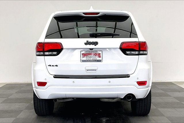 Used 2018 Jeep Grand Cherokee Altitude image 3