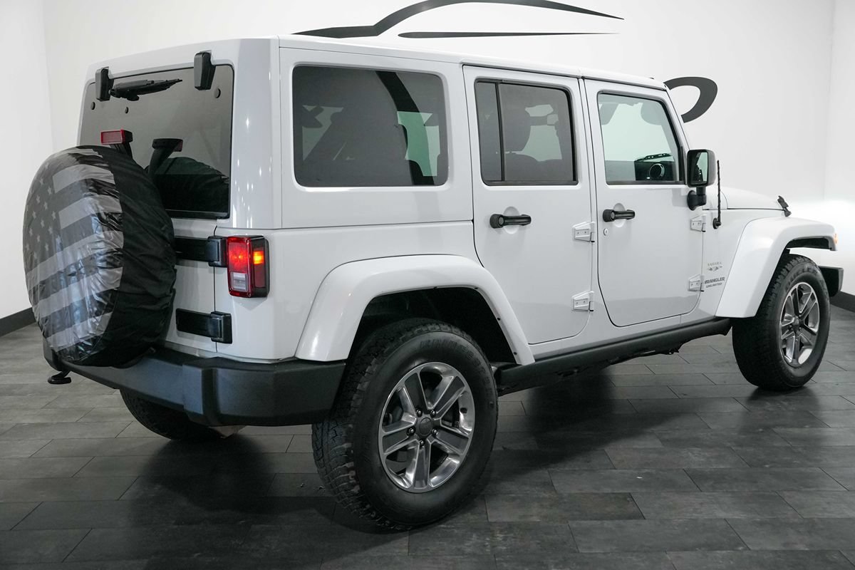 Used 2017 Jeep Wrangler Unlimited Sahara w/ Connectivity Group AWD/4WD image 4