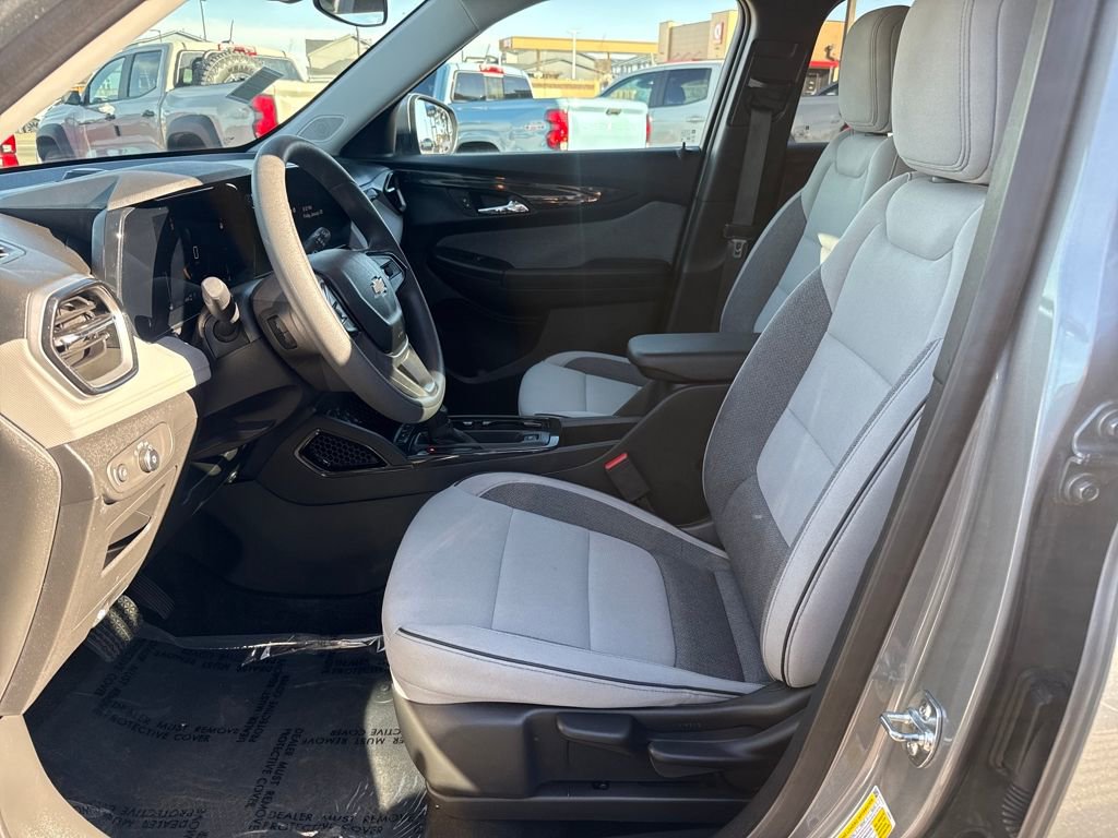 Used 2025 Chevrolet TrailBlazer LT w/ Driver Confidence Package image 9