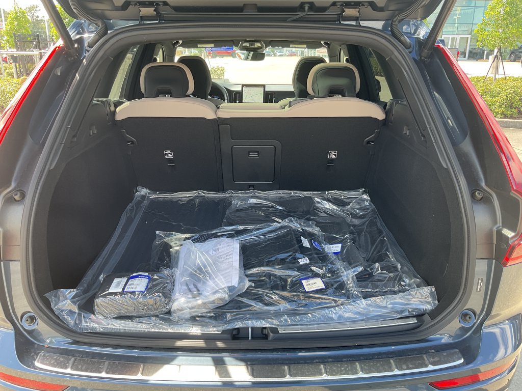 New 2026 Volvo XC60 B5 Plus w/ Protection Package Premier AWD/4WD image 10