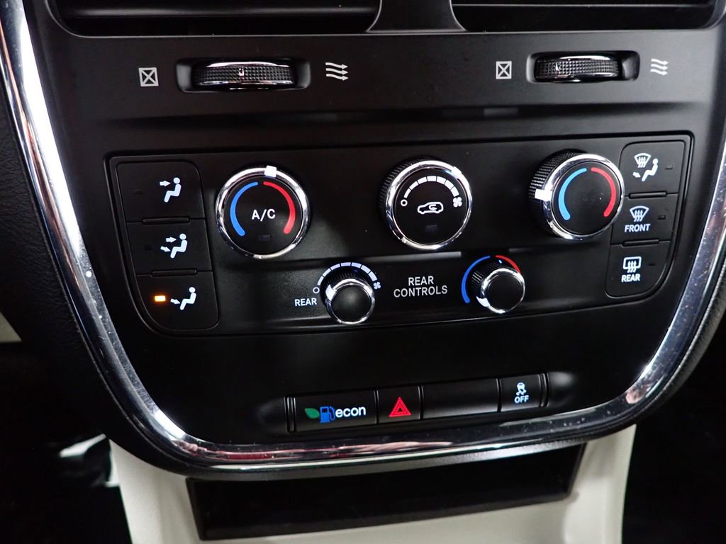 Used 2017 Dodge Grand Caravan SXT image 34