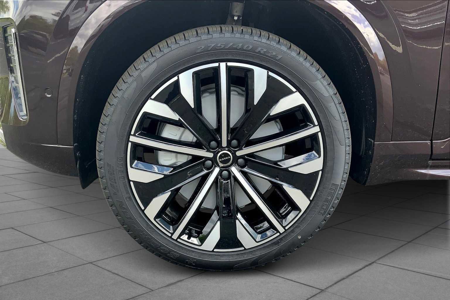 New 2025 Volvo XC90 B5 Plus image 16