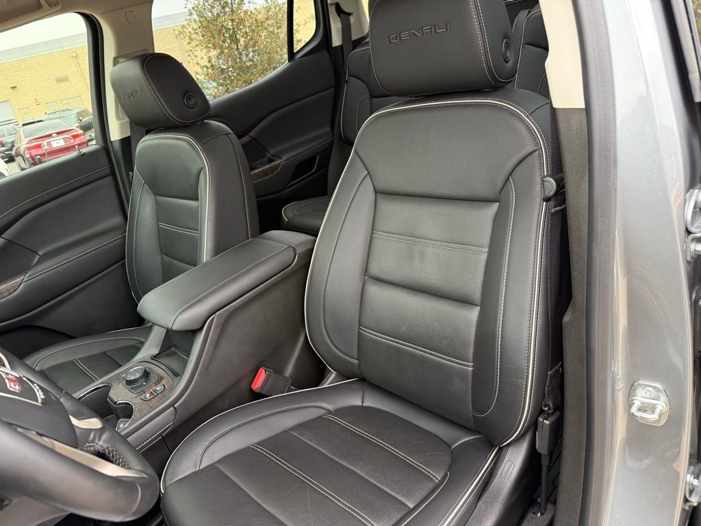 Used 2023 GMC Acadia Denali w/ Denali Ultimate Package image 13
