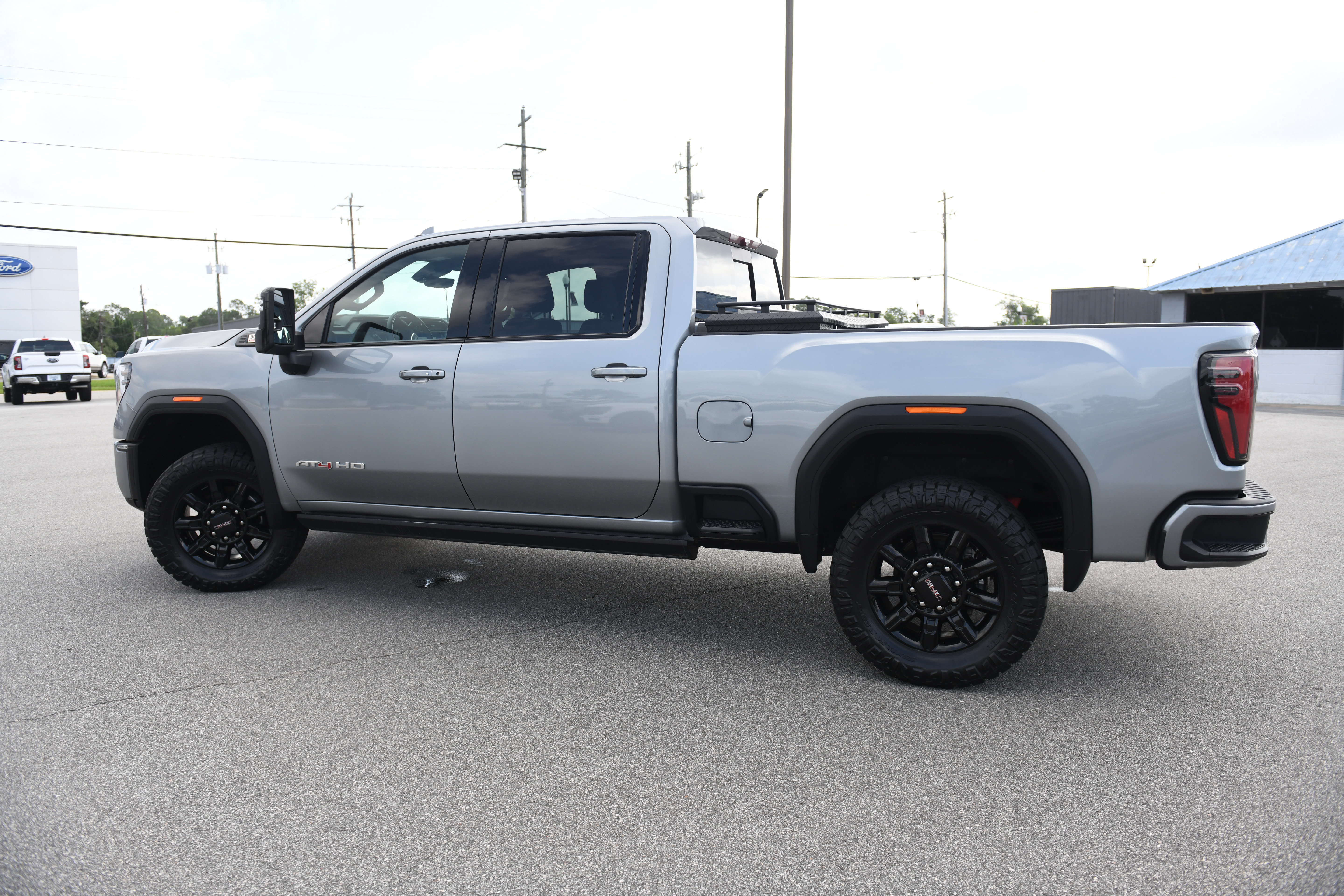 Used 2024 GMC Sierra 2500 AT4 w/ AT4 Premium Plus Package AWD/4WD image 11