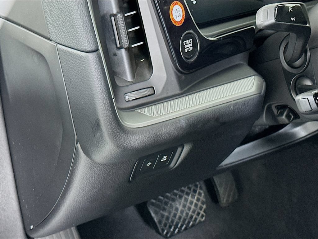 Certified 2025 Porsche Cayenne AWD/4WD image 11