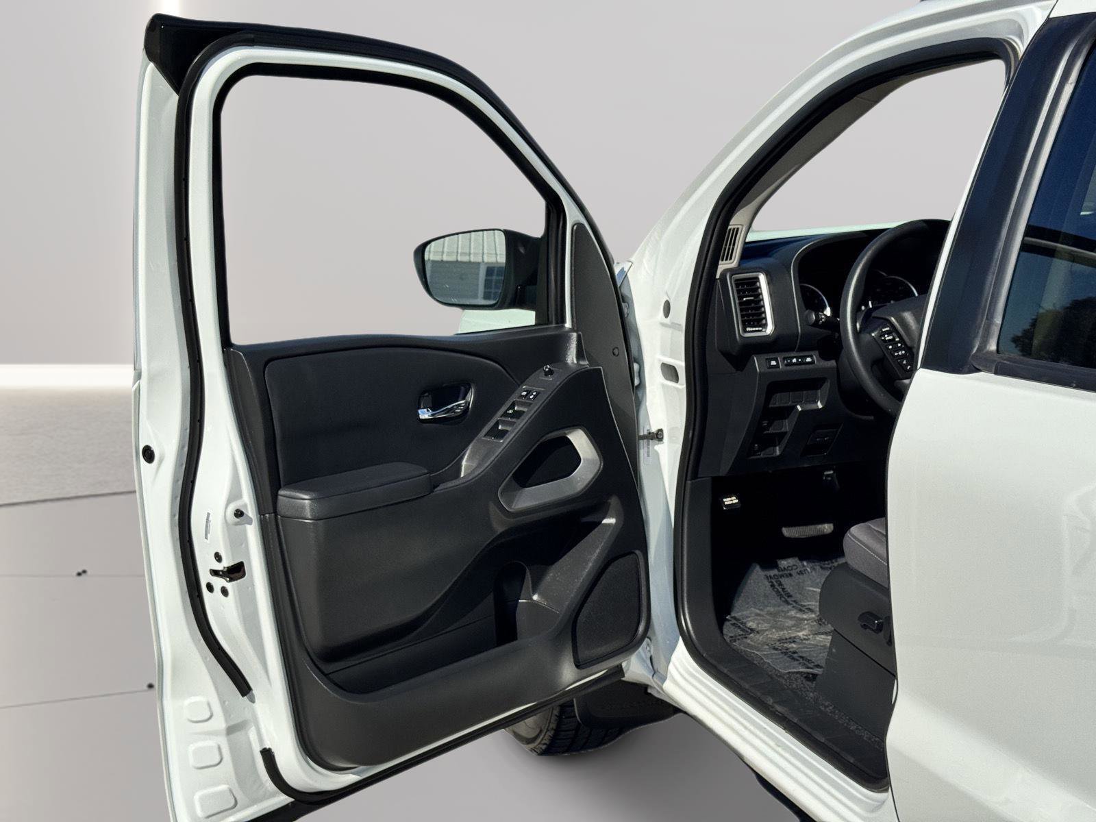 Used 2022 Nissan Frontier SV image 17