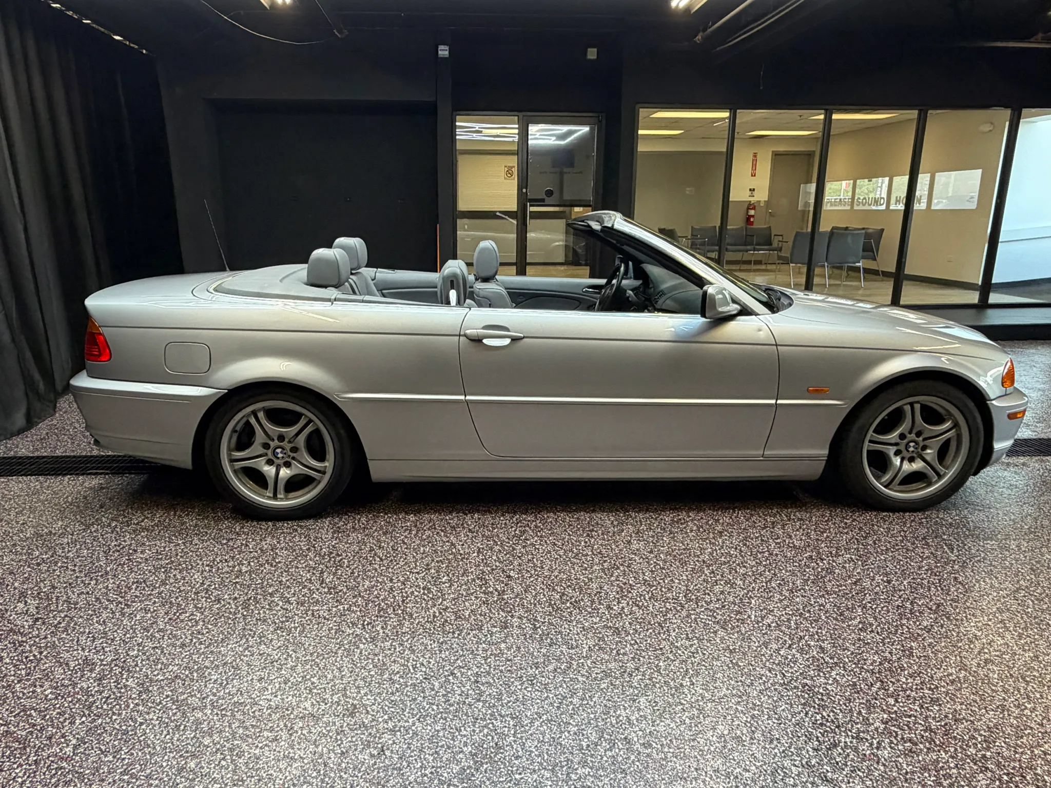 Used 2001 BMW 330Ci Convertible RWD image 9