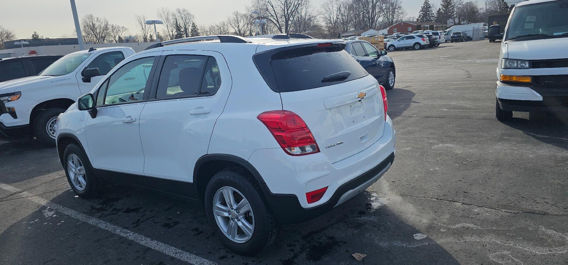 Used 2022 Chevrolet Trax LT w/ LT Convenience Package AWD/4WD image 5