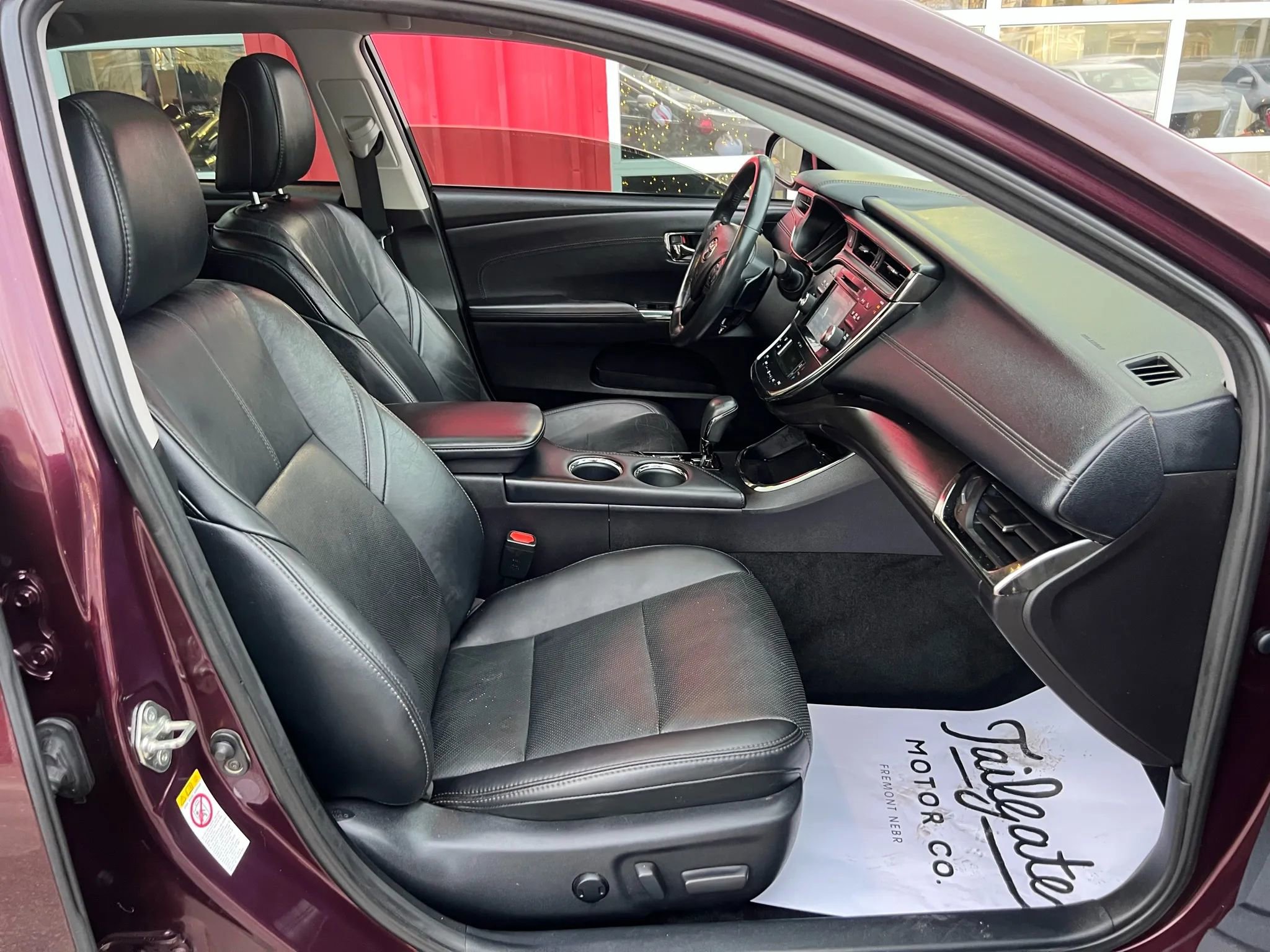 Used 2018 Toyota Avalon Limited image 14