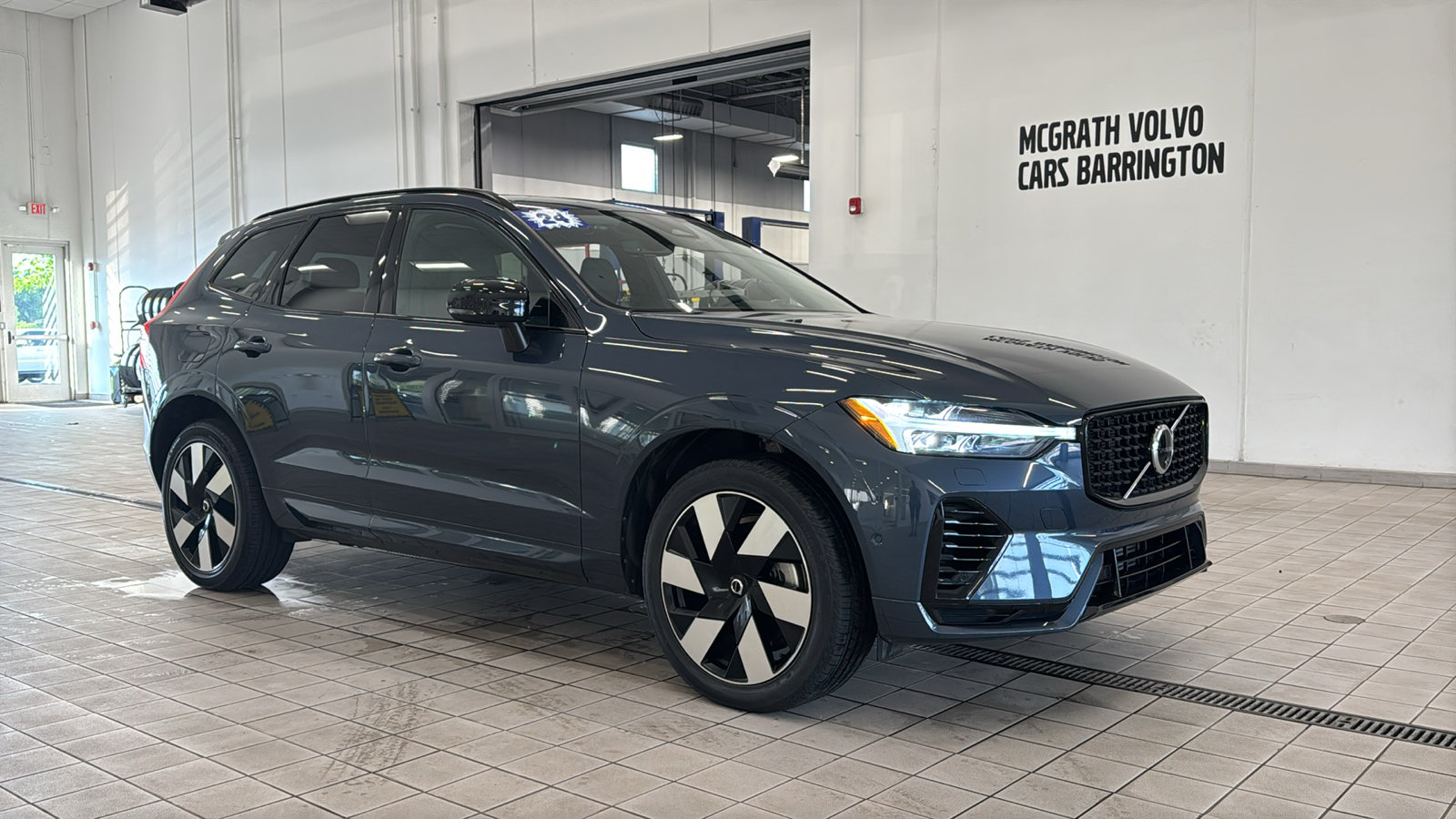 Certified 2024 Volvo XC60 T8 Plus w/ Climate Package AWD/4WD image 3