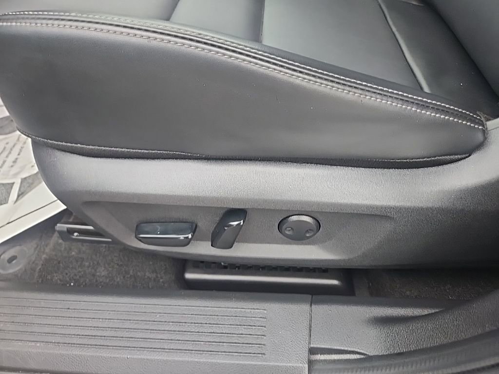 Used 2023 Nissan Rogue SV w/ SV Premium B Package image 11