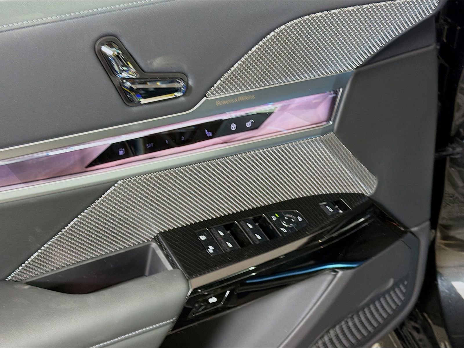 New 2026 BMW 750e xDrive image 21