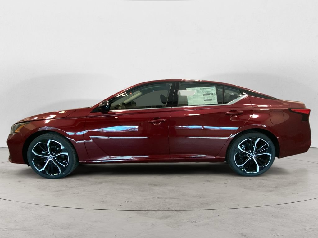 Used 2024 Nissan Altima 2.5 SR FWD image 2