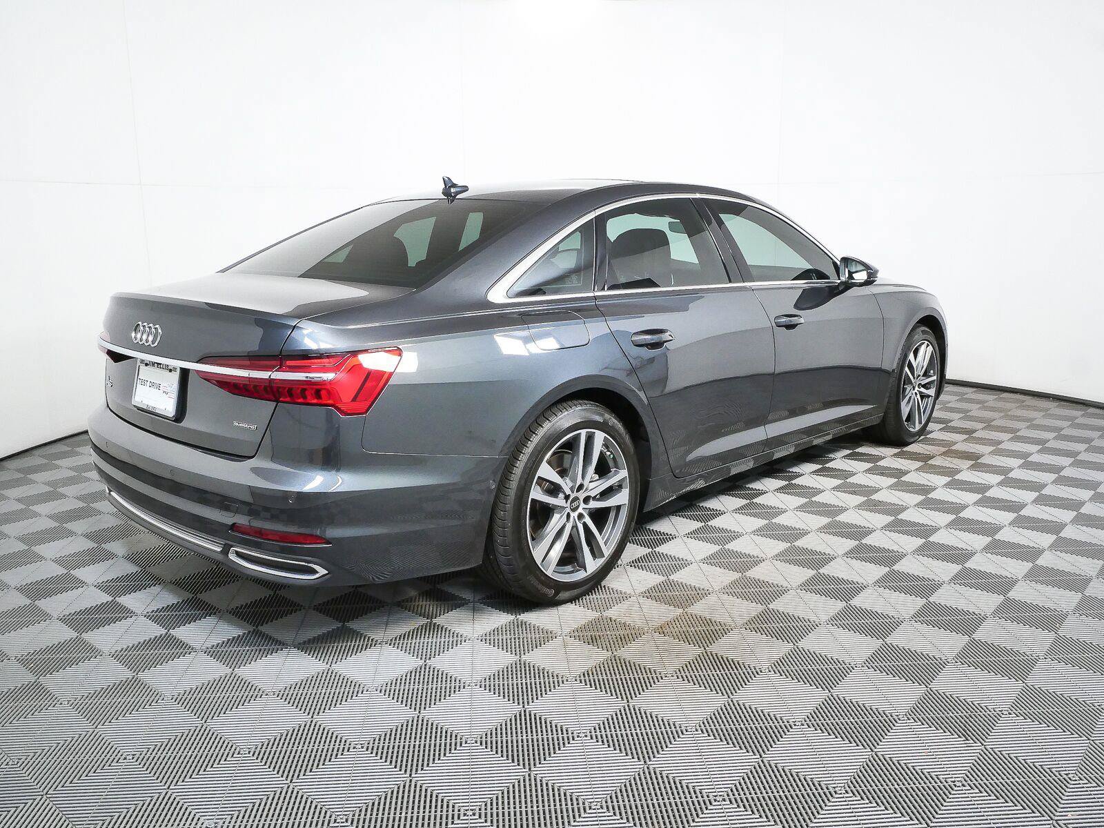 Used 2023 Audi A6 Premium Plus w/ Premium Plus Package AWD/4WD image 3