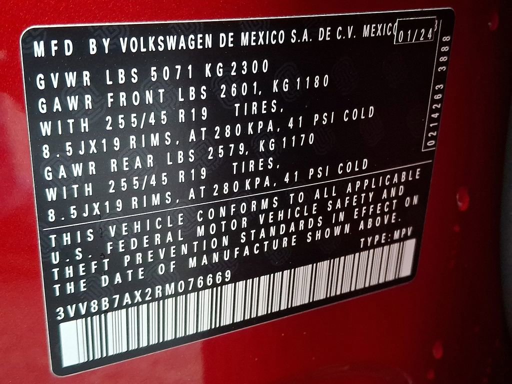 Used 2024 Volkswagen Tiguan SE R-Line AWD/4WD image 29