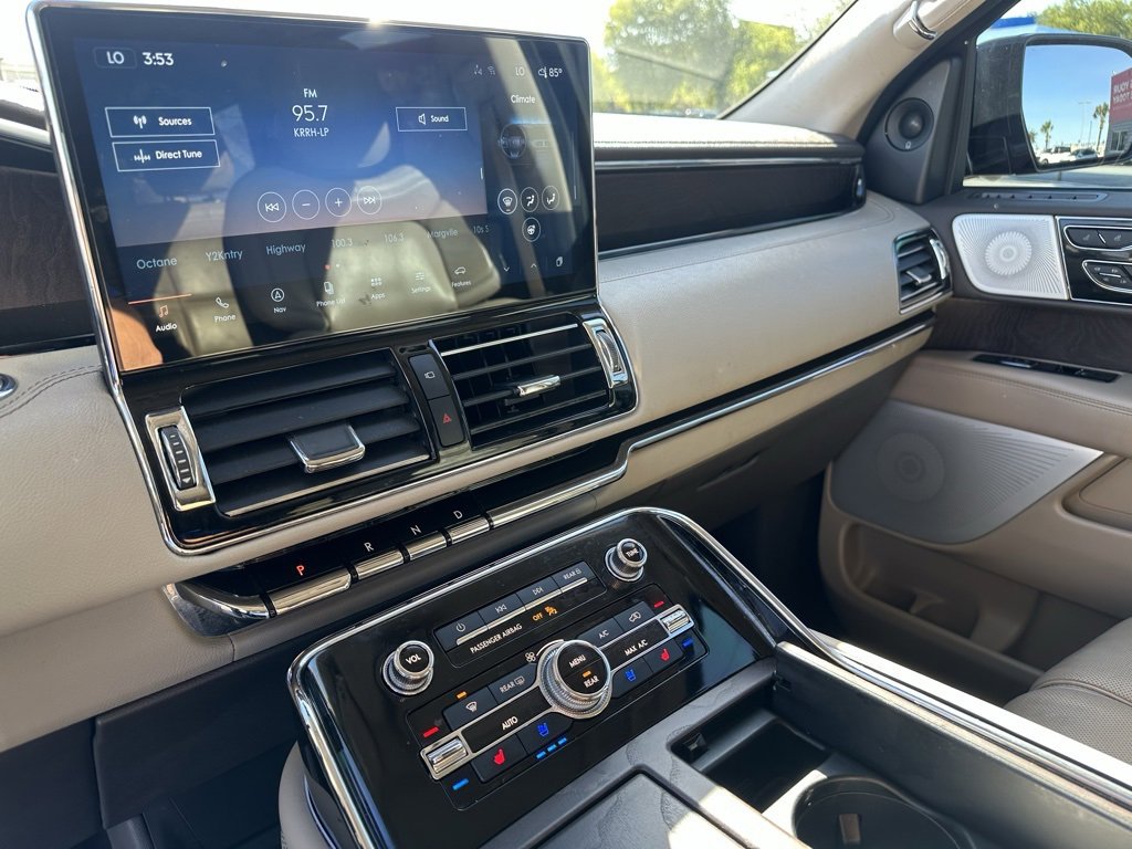 Used 2023 Lincoln Navigator L Reserve image 14