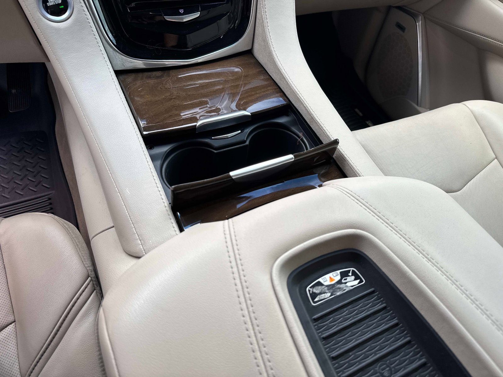 Used 2018 Cadillac Escalade Premium Luxury w/ LPO, Radiant Package RWD image 29