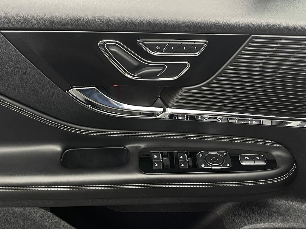 Used 2020 Lincoln Corsair AWD w/ Equipment Group 101A image 17