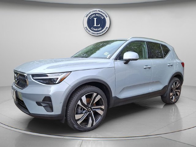 New 2025 Volvo XC40 B5 Ultra w/ Climate Package