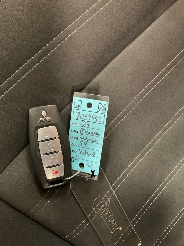 Used 2024 Mitsubishi Outlander SE image 35