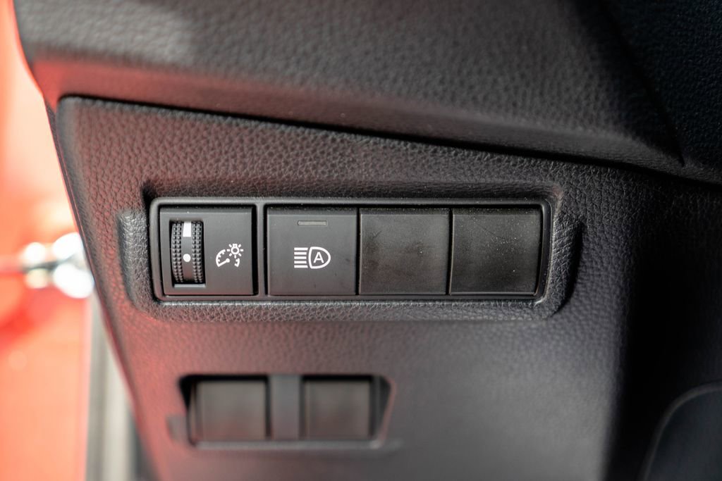 Used 2025 Toyota Corolla Cross XLE AWD/4WD image 21