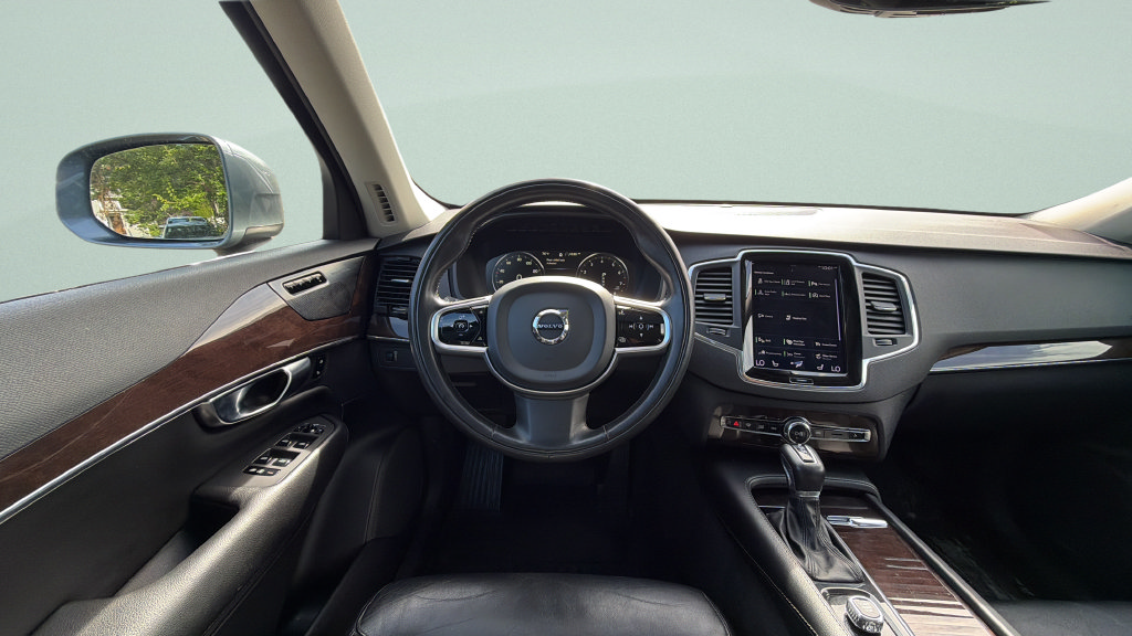 Used 2019 Volvo XC90 T5 Momentum w/ Multimedia Package AWD/4WD image 13