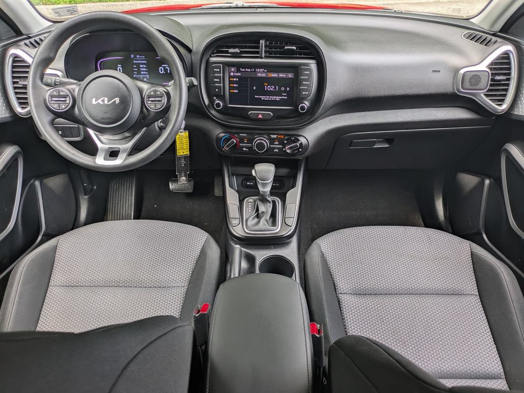 Used 2024 Kia Soul LX w/ LX Technology Package FWD image 15