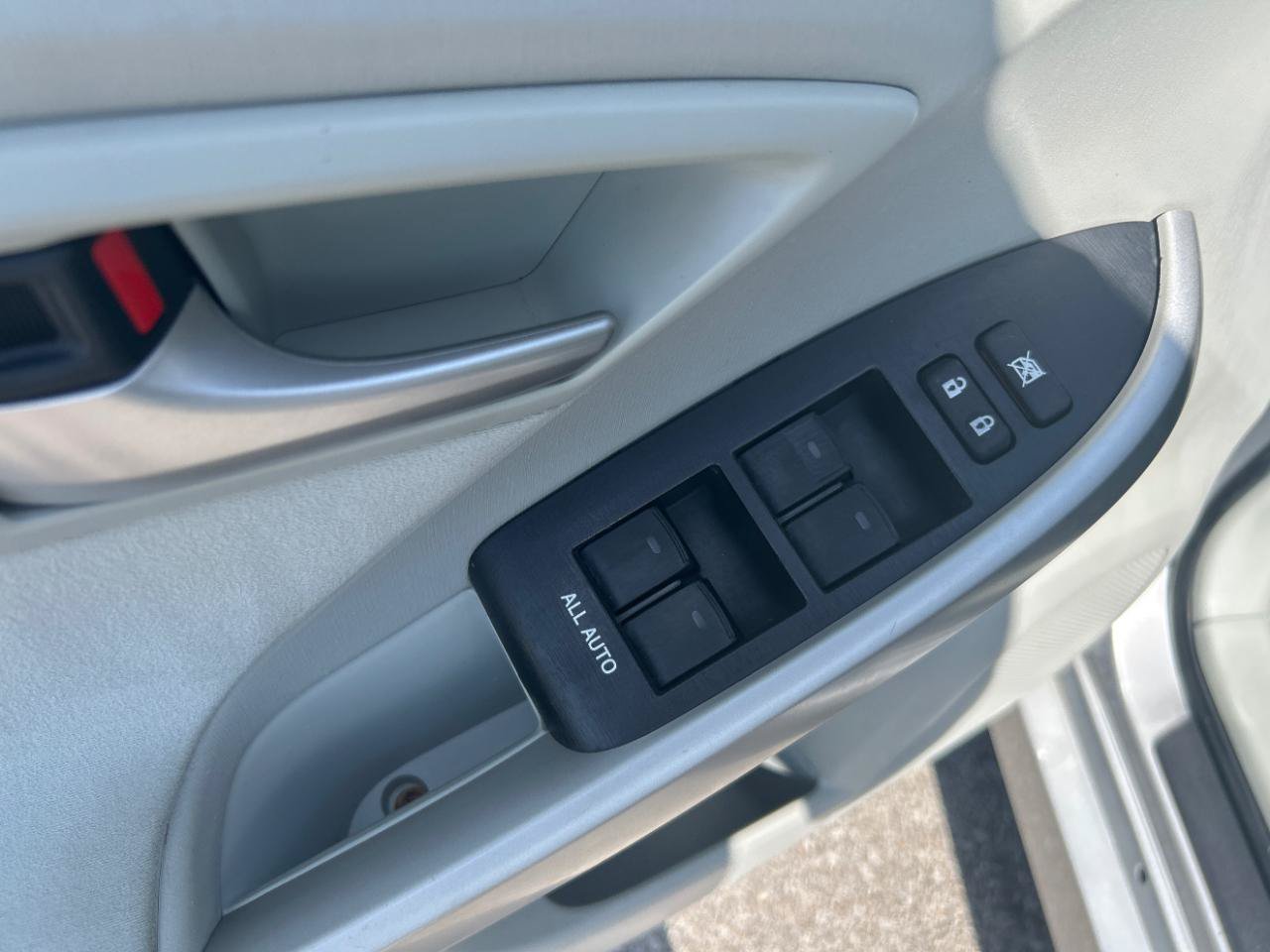 Used 2014 Toyota Prius Two FWD image 12