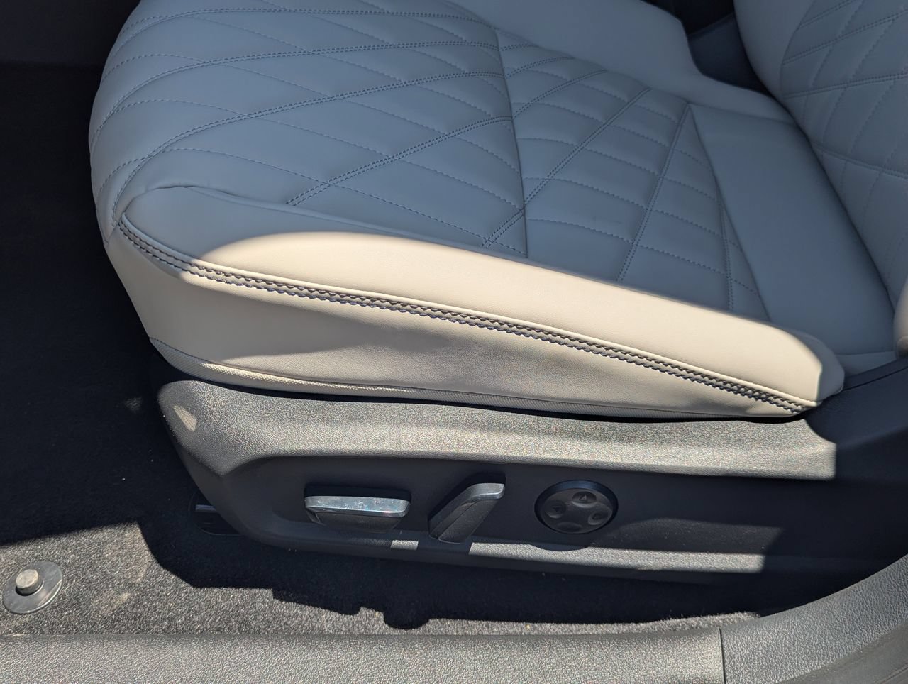 New 2026 Nissan Sentra SL w/ Floor Mat Package FWD image 10