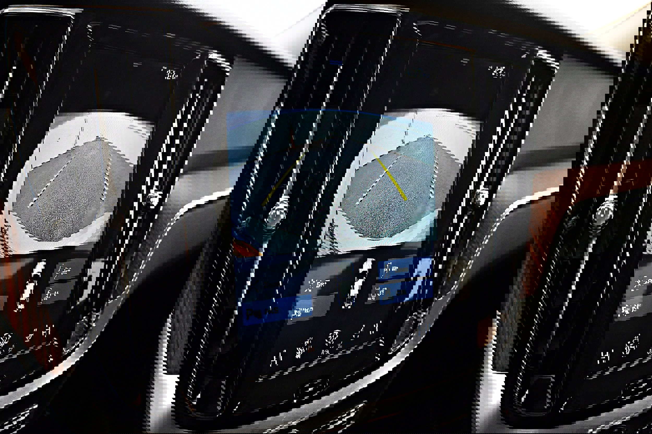 Used 2019 Volvo S60 T6 Momentum w/ Multimedia Package image 15