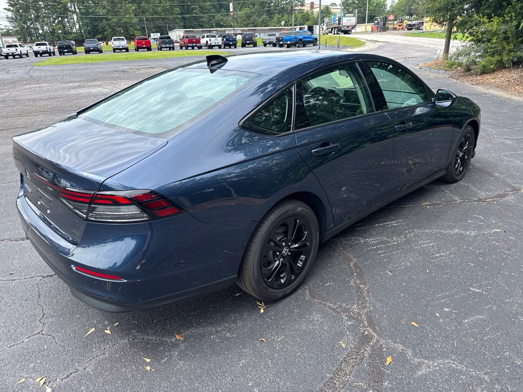 Used 2025 Honda Accord SE image 6