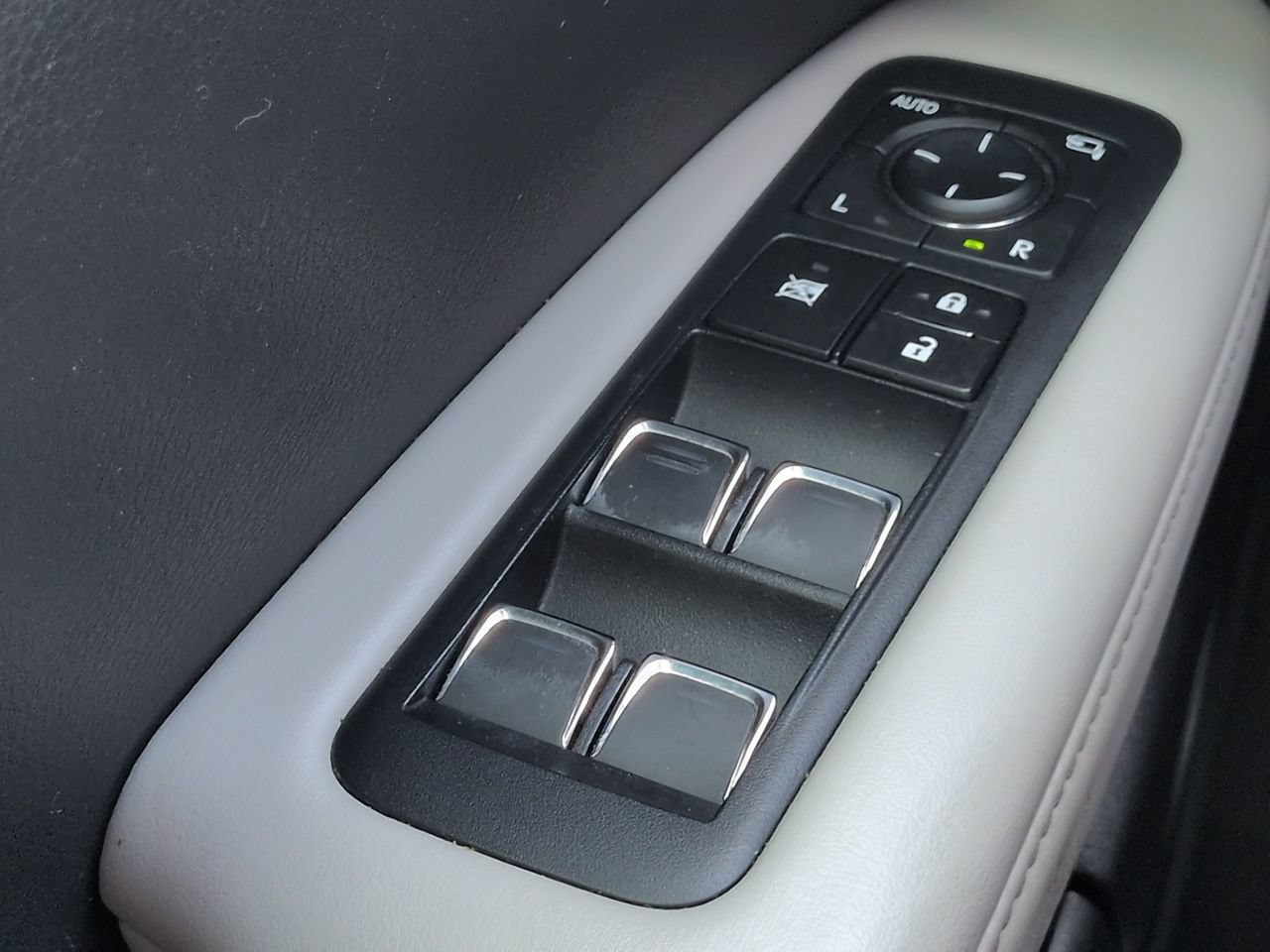 Used 2019 Lexus RX 350L FWD w/ Premium Package image 23