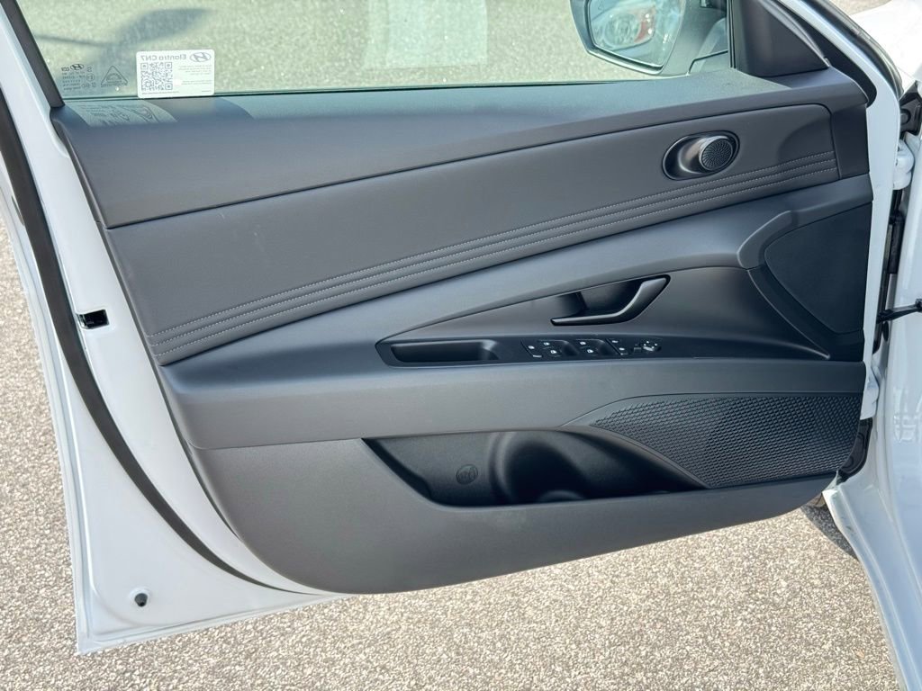 Used 2025 Hyundai Elantra Sport image 19