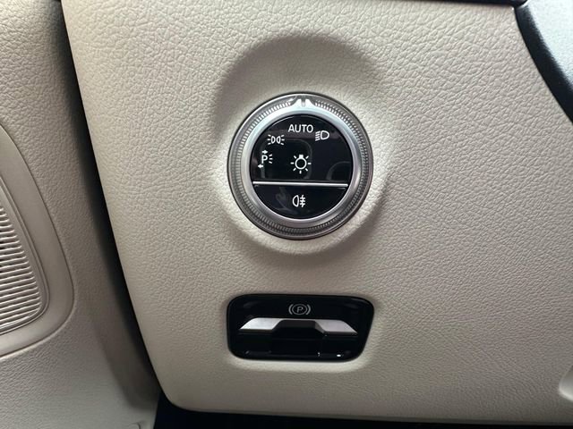 Used 2025 Mercedes-Benz C 300 4MATIC Sedan image 15