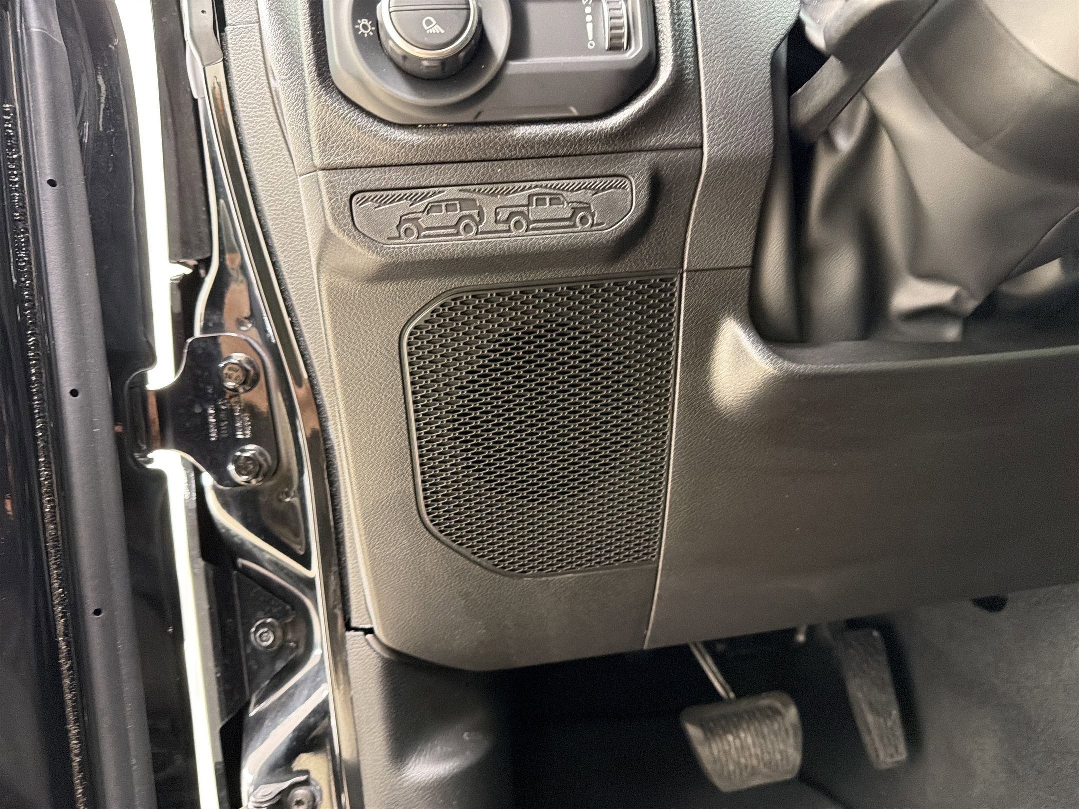 Used 2025 Jeep Gladiator Sport image 21