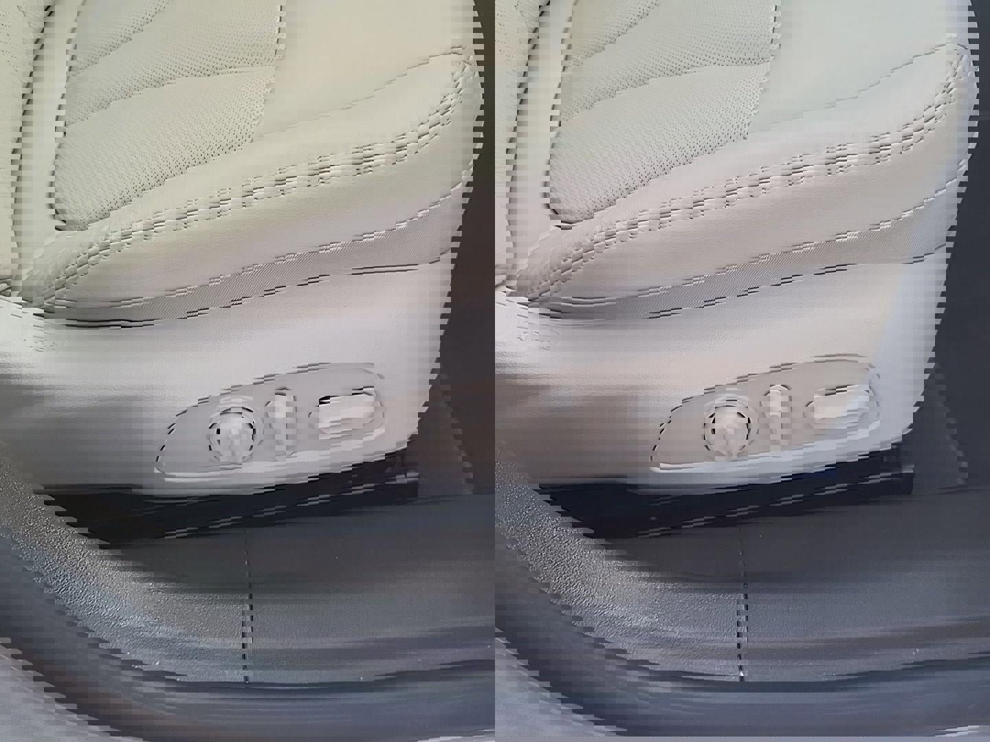 Used 2017 Buick LaCrosse Essence w/ Sun and Shade Package image 23