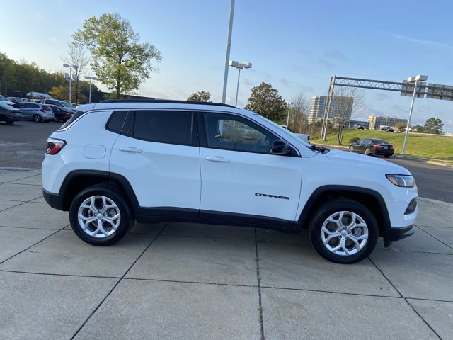 Used 2024 Jeep Compass Latitude image 12