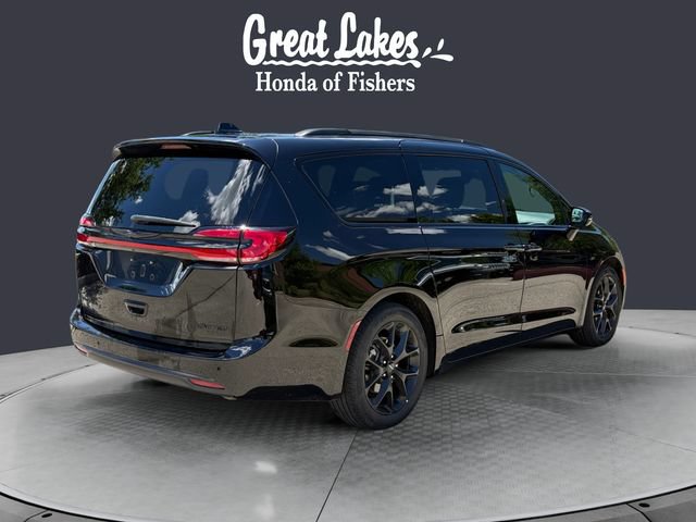 Used 2025 Chrysler Pacifica Limited FWD image 5