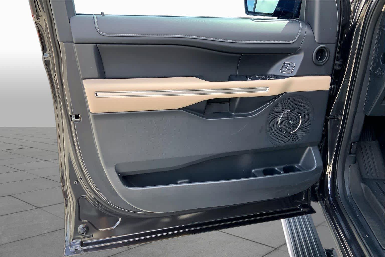 Used 2023 Ford Expedition Limited RWD image 21