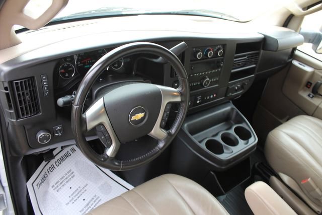Used 2016 Chevrolet Express 3500 image 21