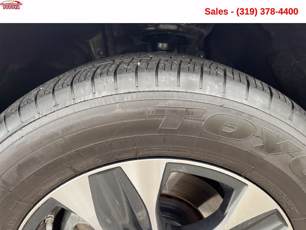 Used 2022 Toyota Highlander XLE AWD/4WD image 12
