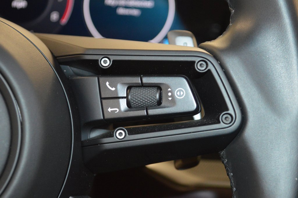 Certified 2025 Porsche Cayenne Coupe image 22