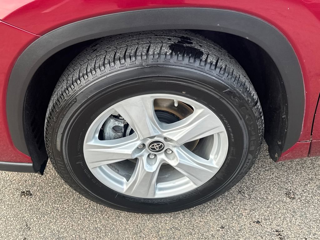 Used 2022 Toyota Highlander LE image 39