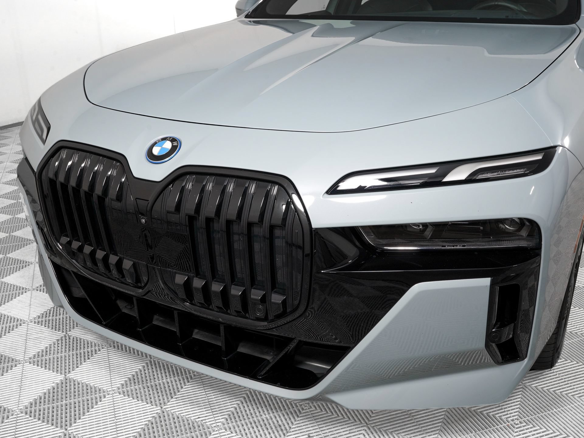Used 2023 BMW i7 xDrive60 AWD/4WD image 31