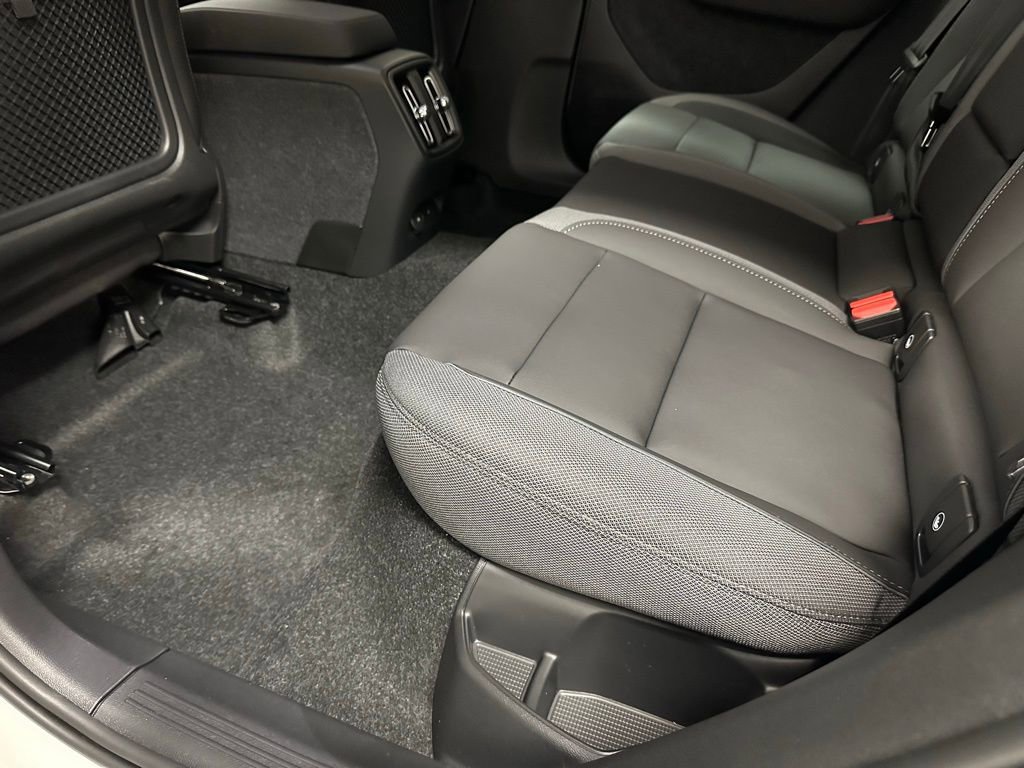 Certified 2024 Volvo XC40 Recharge Core w/ Protection Package Premier image 18