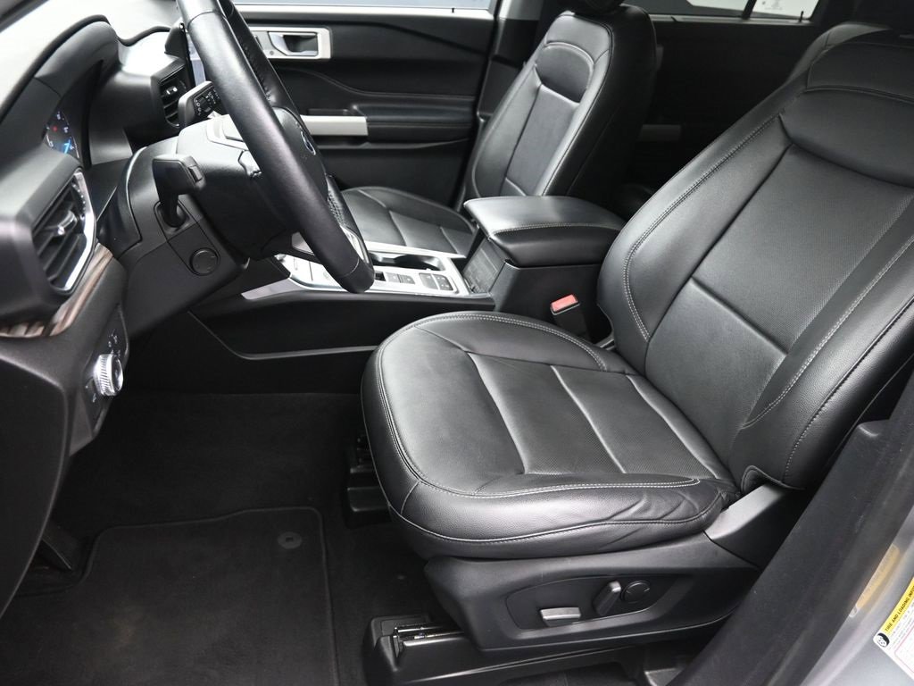 Used 2022 Ford Explorer Limited w/ Equipment Group 301A image 19