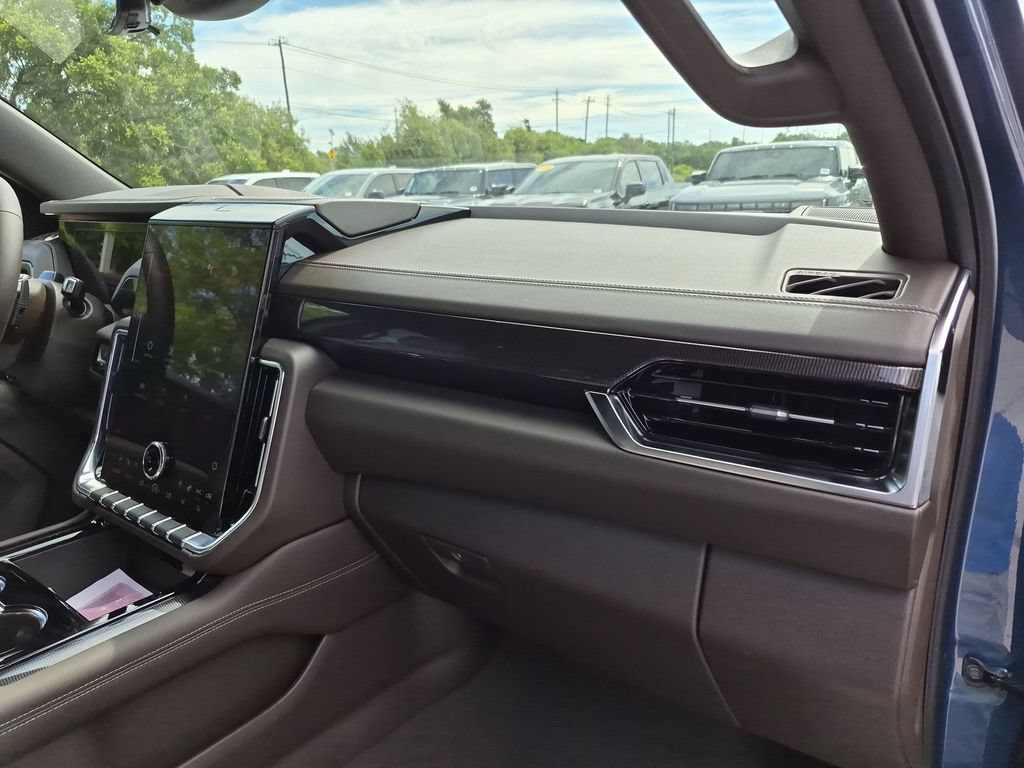 New 2026 GMC Yukon XL Elevation w/ Elevation Premium Package AWD/4WD image 45