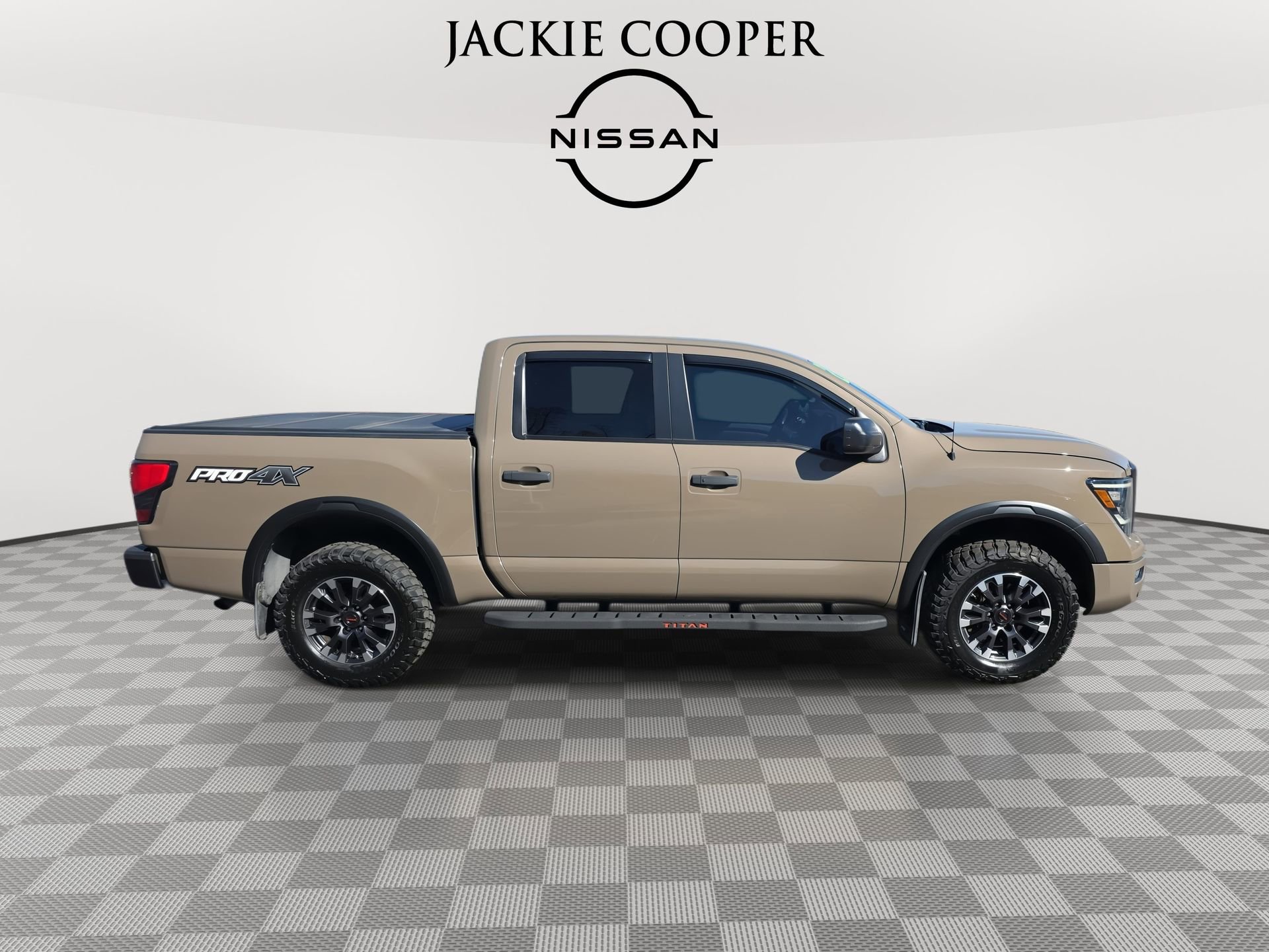 Used 2021 Nissan Titan PRO-4X w/ Pro-4x Utility Package image 4